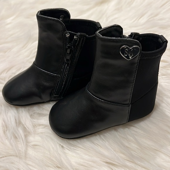 Stuart Weitzman 50/50 Black Baby Silver Heart Bootie size:3 Holiday fall winter - Picture 7 of 10